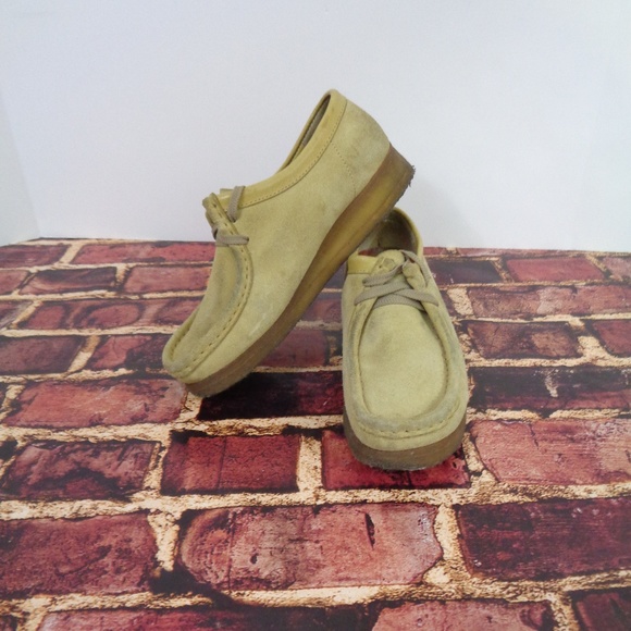 clarks wallabees sand